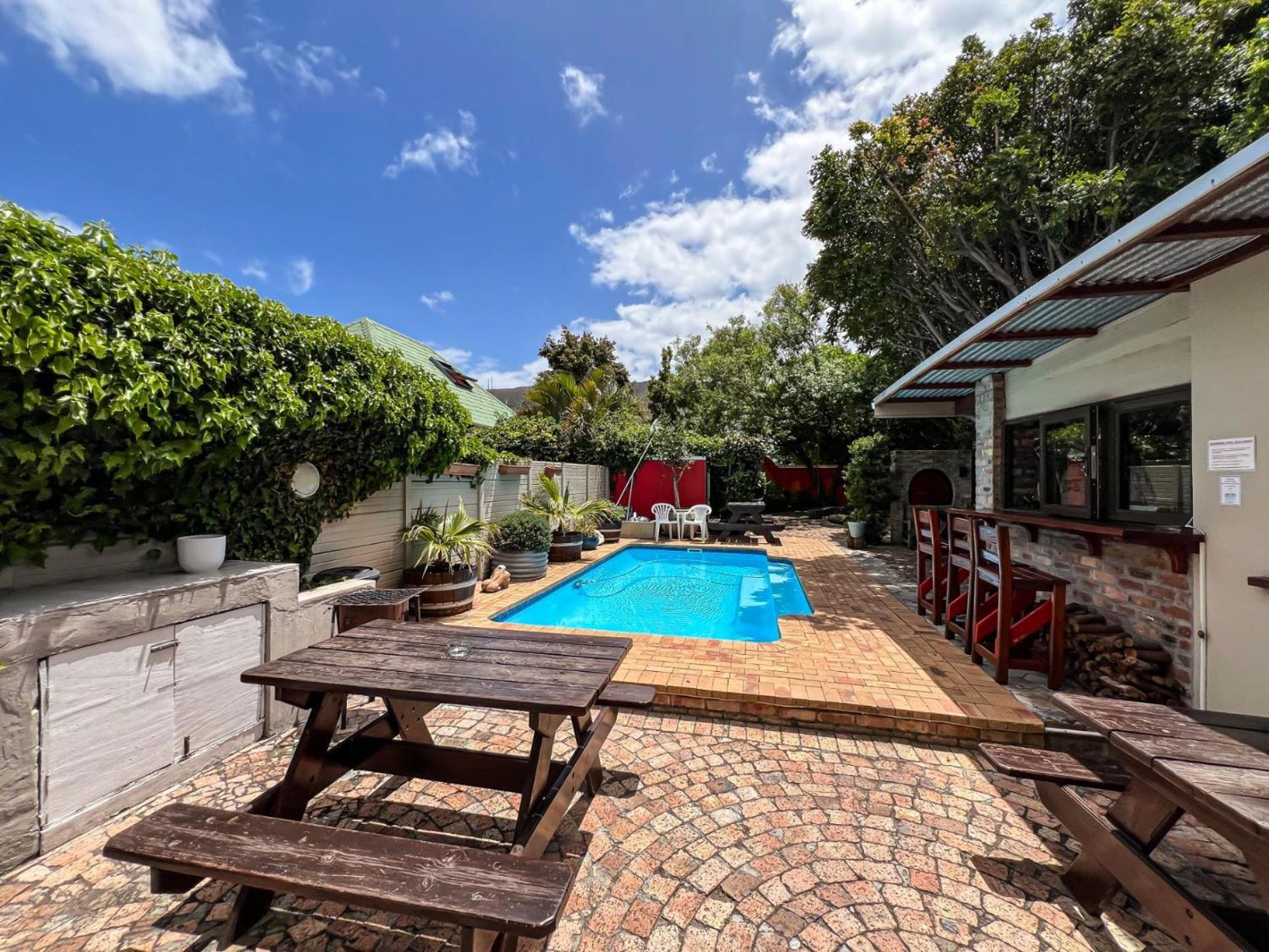Hermanus Backpackers & Budget Accommodation Exterior photo