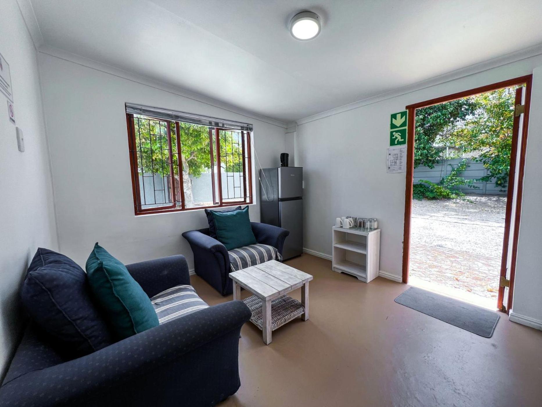 Hermanus Backpackers & Budget Accommodation Exterior photo